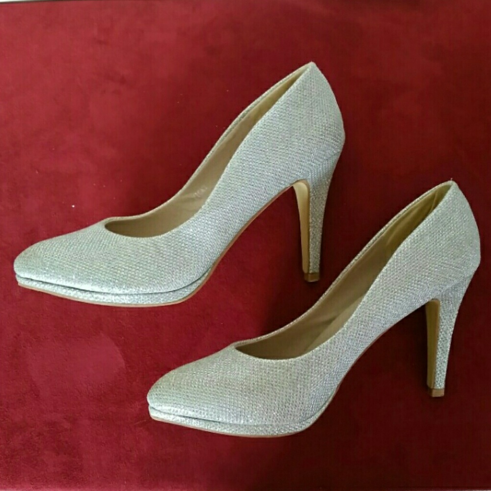 Shoes - Picture 4 of 4